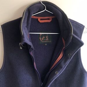 NWOT John Field Fleece vest w leather accents. Sz XS but fits a small well.